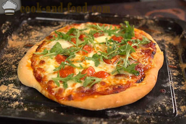 Pizza na may pinausukang sausage - ang pinakamadaling paraan ng pagluluto