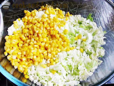 Recipe ng salad ng Intsik repolyo na may keso at croutons