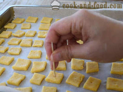 Yaring-bahay na keso crackers recipe hakbang-hakbang