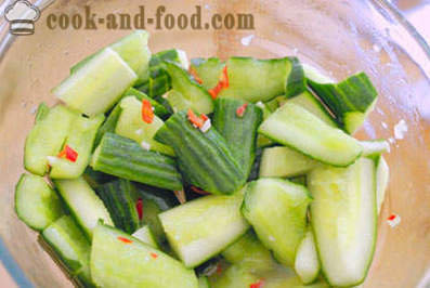 Chinese salad na may mga sariwang pipino