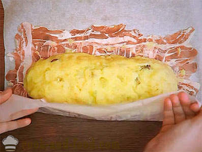 Potato cake na may bacon na may mushroom at keso sa hurno