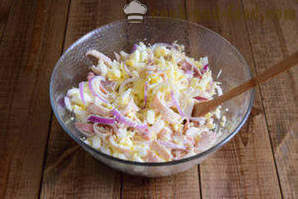 Squid salad na may keso at itlog