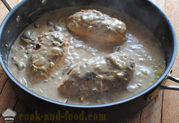Chicken sa kabute sauce na may cream