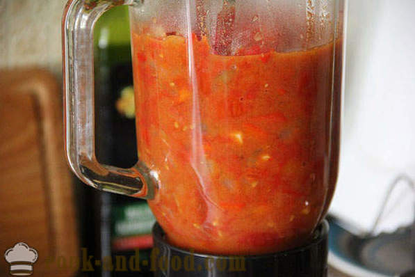 Yaring-bahay ketchup mula sa mga kamatis