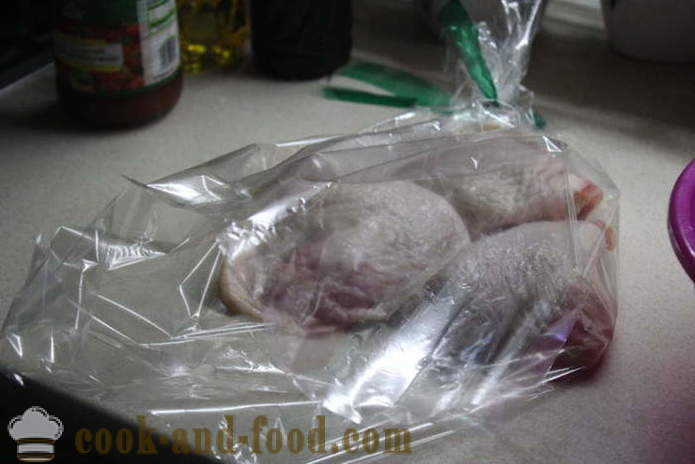Chicken thighs lutong sa manggas - tulad ng isang masarap na lutong thighs manok sa oven sa toyo, isang hakbang-hakbang recipe litrato