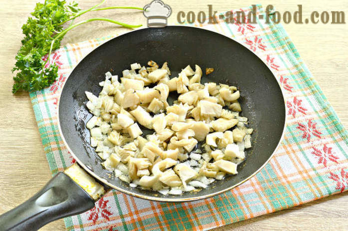 Patatas na may mushroom sa kulay-gatas - kung paano magluto mushroom na may patatas at kulay-gatas sa isang pan, na may isang hakbang-hakbang recipe litrato