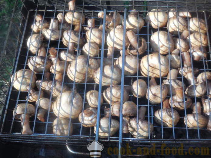 Mushroom mushroom inatsara sa toyo - kung paano upang magprito mushroom sa grill, isang hakbang-hakbang recipe litrato