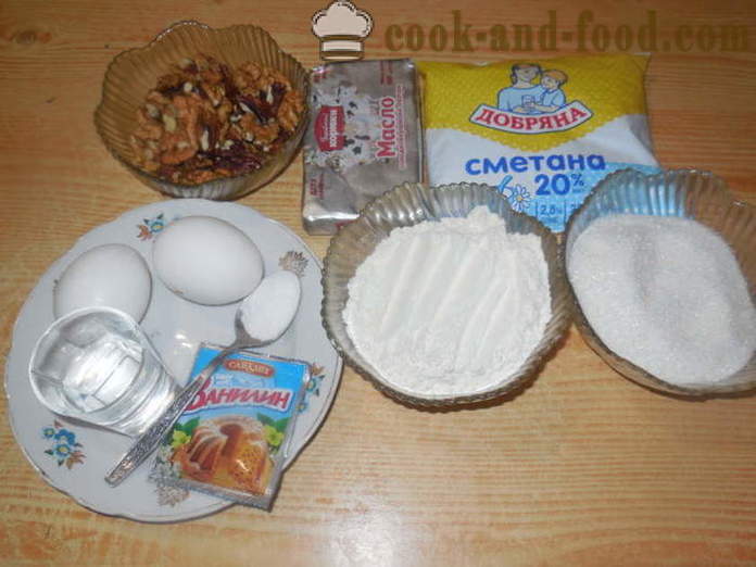Simple cakes may kulay-gatas na may mani - kung paano maghurno cakes na may kulay-gatas at soda sa oven, na may isang hakbang-hakbang recipe litrato