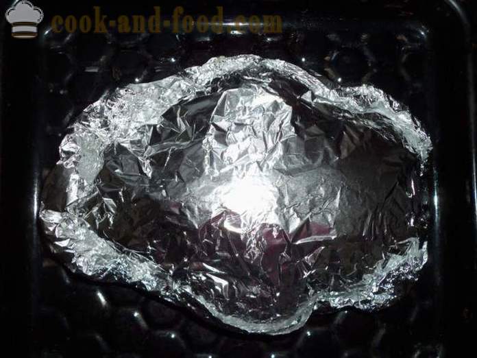 Ang isang buong manok sa oven sa isang foil - tulad ng isang masarap na lutong manok sa oven kabuuan, ang isang hakbang-hakbang recipe litrato