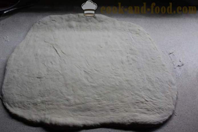 Stromboli - pizza roll na may lebadura kuwarta, kung paano gumawa ng pizza sa isang roll, ang isang hakbang-hakbang recipe litrato