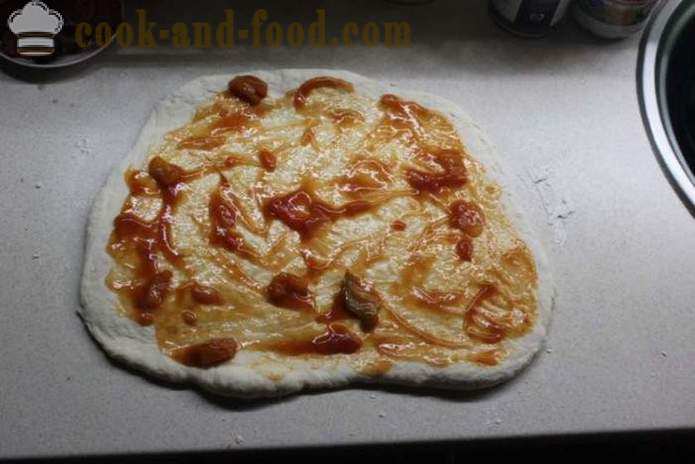 Stromboli - pizza roll na may lebadura kuwarta, kung paano gumawa ng pizza sa isang roll, ang isang hakbang-hakbang recipe litrato