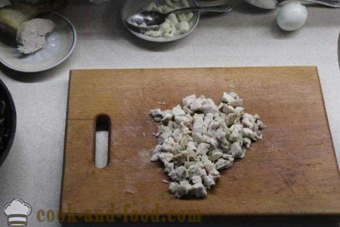 Layered salad na may mushroom, dibdib at pinya - kung paano gumawa ng pinya salad na may manok, isang hakbang-hakbang recipe litrato