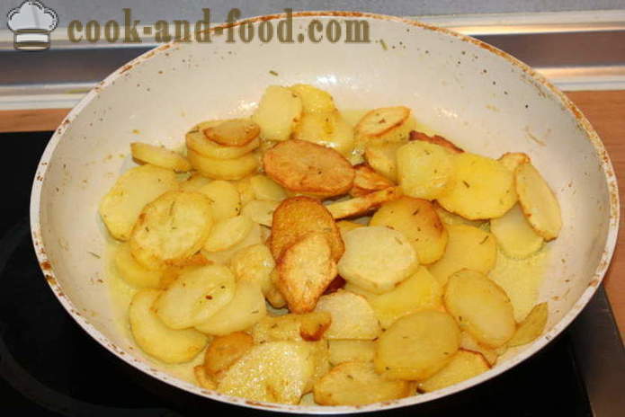 Anong file pinakuluang itlog - tupa nilaga sa alak at pritong patatas, isang hakbang-hakbang recipe litrato