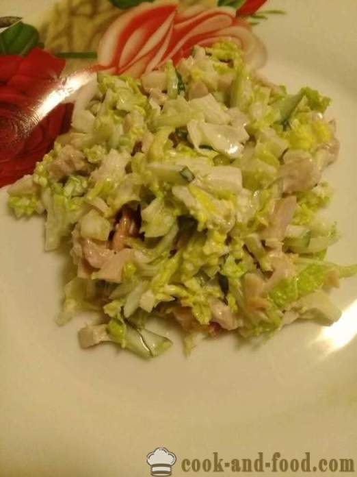 Fresh salad na may manok - kung paano upang maghanda ng isang salad na may pinausukang manok, Intsik repolyo at pipino, na may isang hakbang-hakbang recipe litrato