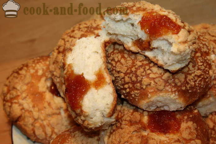 Yeast roll tagapuno at grit - kung paano gumawa ng muffins na may sprinkles, ang isang hakbang-hakbang recipe litrato