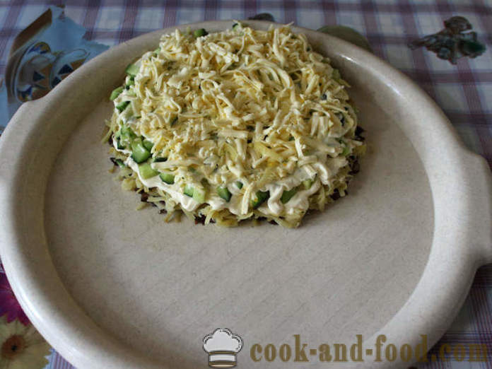 Simple kabute salad na may mushroom at keso - kung paano upang maghanda ng isang salad na may mushroom, isang hakbang-hakbang recipe litrato