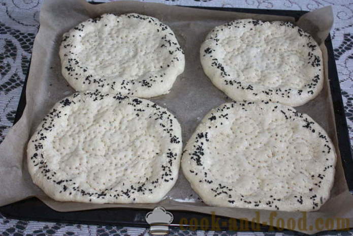 Yeast cake sa oven patyr - kung paano magluto Uzbek tinapay sa bahay, hakbang-hakbang recipe litrato