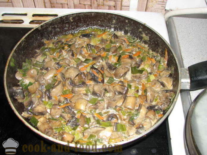 Pritong mushroom na may kulay-gatas at sibuyas - kung paano magluto pritong mushroom sa isang kawali, isang hakbang-hakbang recipe litrato