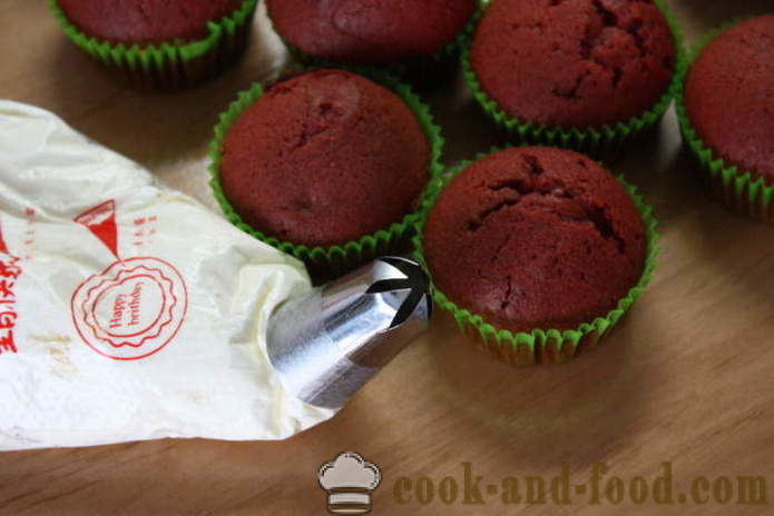 Red and white cupcake - kung paano gumawa ng pulang velvet cupcake sa bahay, hakbang-hakbang recipe litrato