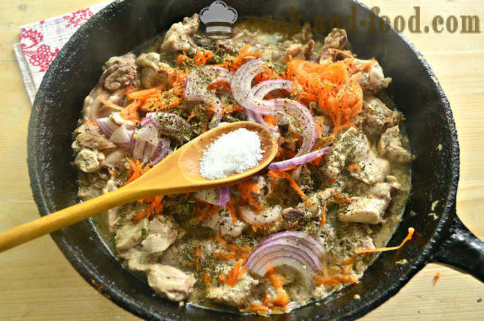Tasty sauce mula sa manok na pasta o bakwit - kung paano magluto ng masarap na gravy ng manok, ang isang hakbang-hakbang recipe litrato
