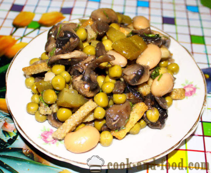 Masarap bean salad na may mushroom at croutons - kung paano magluto bean salad, ang isang hakbang-hakbang recipe litrato
