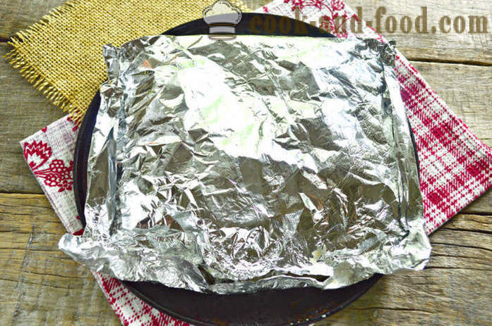 Krusyan lutong buong - tulad ng pamumula maghurno sa hurno sa foil, na may isang hakbang-hakbang recipe litrato