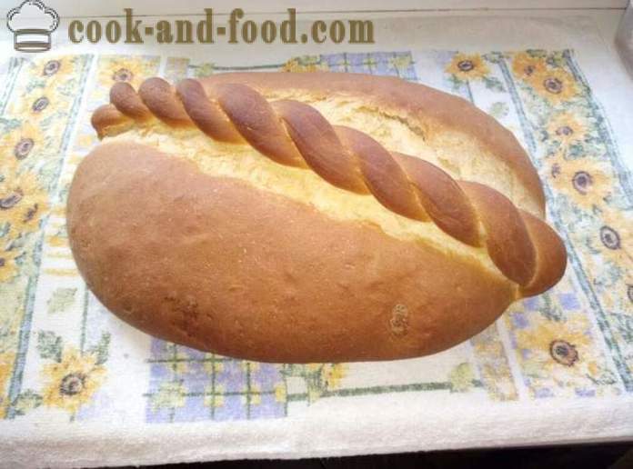 Yaring-bahay wheat bread sa oven