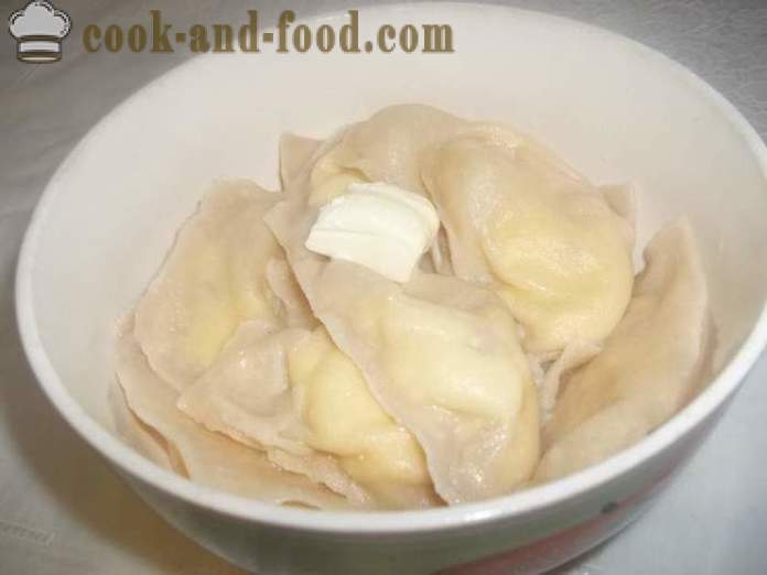 Masarap na dumplings na may cottage cheese at cherry sauce - kung paano gumawa ng dumplings na may maliit na bahay keso, ang isang hakbang-hakbang recipe litrato