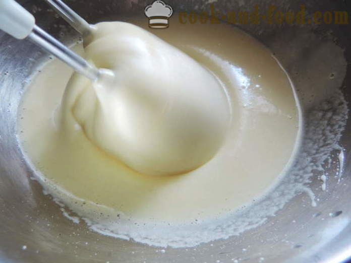 Masarap cake na may kulay-gatas - kung paano magluto muffins na may cream at pasas, at isang hakbang-hakbang recipe litrato