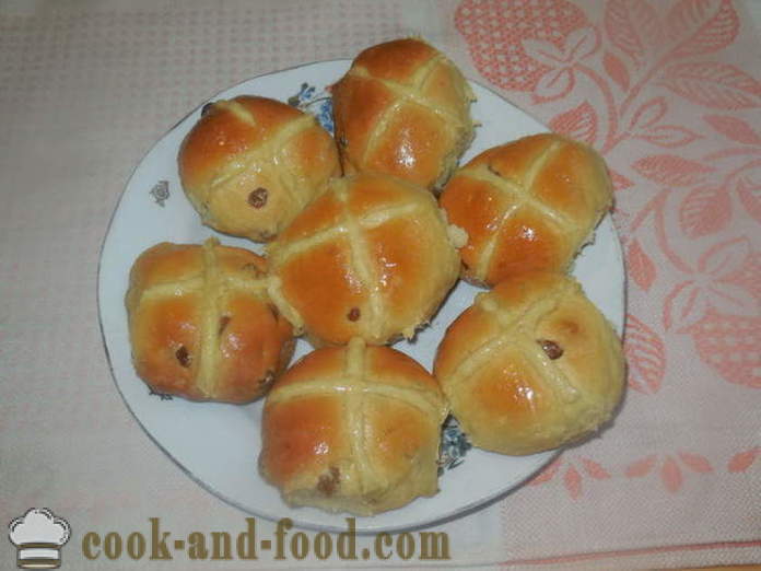 Simple at maganda buns para sa Easter - kung paano maghurno ang Easter tinapay, isang hakbang-hakbang recipe litrato