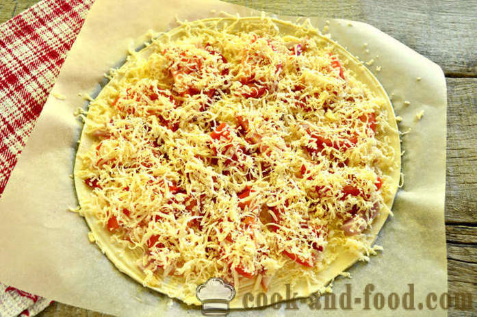 Pizza Puff Puff pastry na may bacon at paminta - kung paano upang maghanda na walang lebadura pizza mula sa masa, ang isang hakbang-hakbang recipe litrato