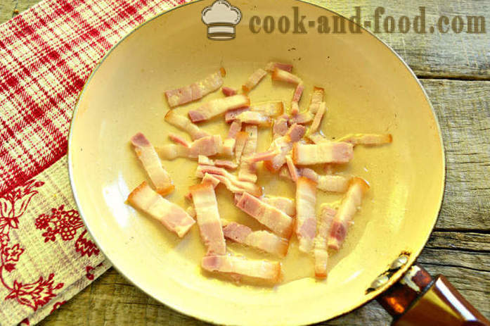 Inihurnong patatas na may bacon - tulad ng nilagang patatas sa isang pan Pagprito, ang isang hakbang-hakbang recipe litrato