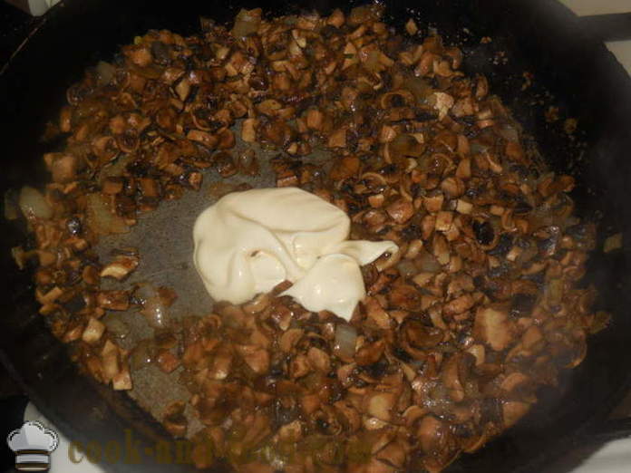 Nilaga mushroom in cream sauce sa isang pan - kung paano magluto mushroom sa kulay-gatas, ang isang hakbang-hakbang recipe na may mga larawan