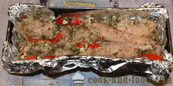 Delicious chicken roll sa oven - kung paano gumawa ng isang roll ng manok sa bahay, hakbang-hakbang recipe litrato