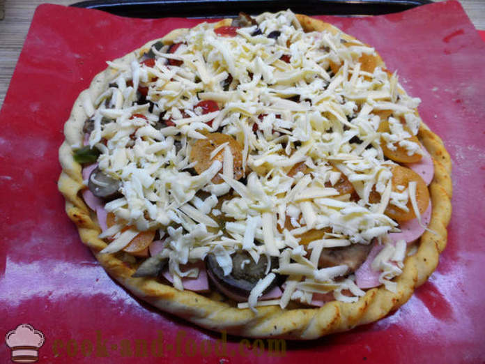 Ang pinakasimpleng gawang bahay pizza sa pamamagitan ng leaps at hangganan at ang pinakamahusay na toppings para sa pizza - kung paano magluto ng pizza lebadura, isang hakbang-hakbang recipe litrato