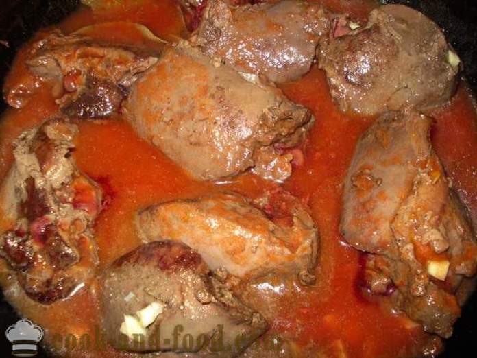 Nilaga turkey atay in tomato sauce - parehong masarap na inihaw na pabo atay, isang hakbang-hakbang recipe litrato