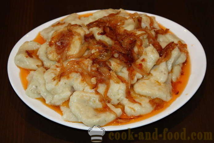Meatless gnocchi na may tomato sauce at sibuyas - kung paano magluto ng patatas gnocchi, ang isang hakbang-hakbang recipe litrato