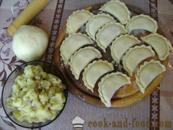 Meatless dumplings na may patatas at mushroom - kung paano magluto Dumplings na may patatas at mushroom, isang hakbang-hakbang recipe litrato