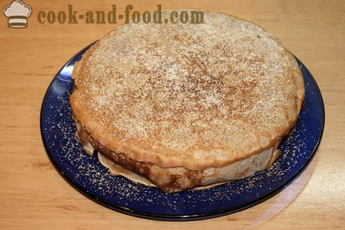 Yaring-bahay pancake cake na may ricotta cheese at topped sa wip krim