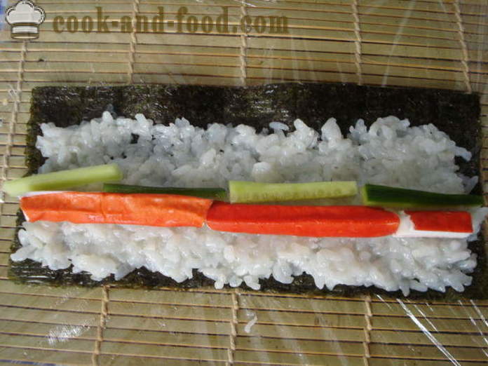 Sushi na may alimasag sticks at pipino - kung paano gumawa ng sushi na may crab stick sa bahay, hakbang-hakbang recipe litrato