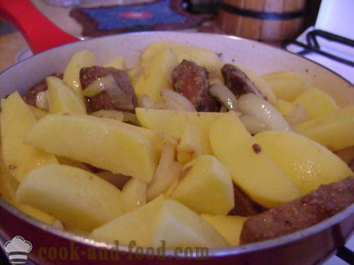 Atay na may patatas sa isang pan - kung paano magluto karne ng baka atay na may patatas, isang hakbang-hakbang recipe litrato