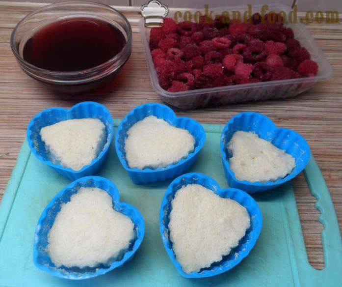 Biskwit sa silicone molds na may jelly at berries - kung paano magluto biskwit sa tins, hakbang-hakbang recipe litrato