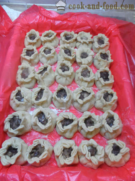 Paano magluto ng dumplings sa multivarka o mantovarke isang pares ng mga hakbang na ito, ang mga recipe na may larawan