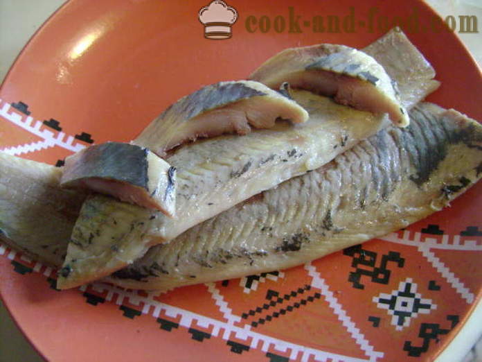 Simple sandwiches na may herring sa rye bread - kung paano gumawa ng mga sandwich na may herring, isang hakbang-hakbang recipe litrato