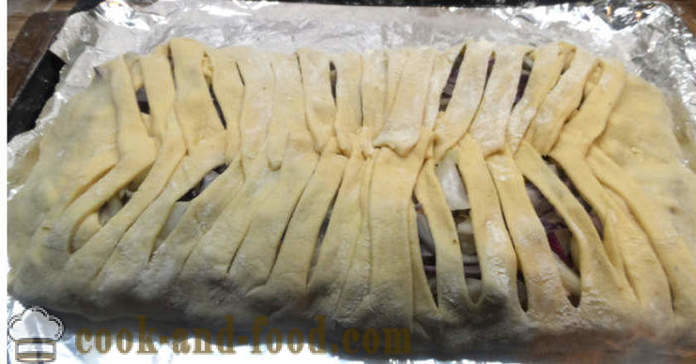 Yeast cake na may isda at kanin at sariwang isda - kung paano magluto ng isang pie na may isda sa oven, na may isang hakbang-hakbang recipe litrato