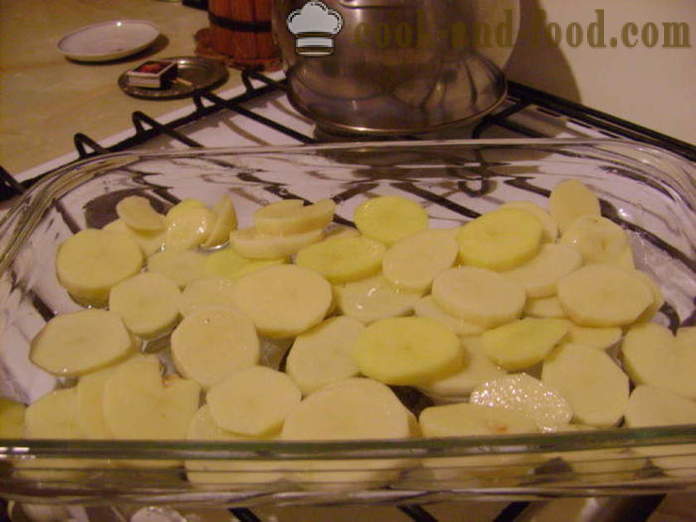 Chicken wings sa isang kama ng patatas sa oven - kung paano gumawa ng mga pakpak at patatas sa oven, na may isang hakbang-hakbang recipe litrato