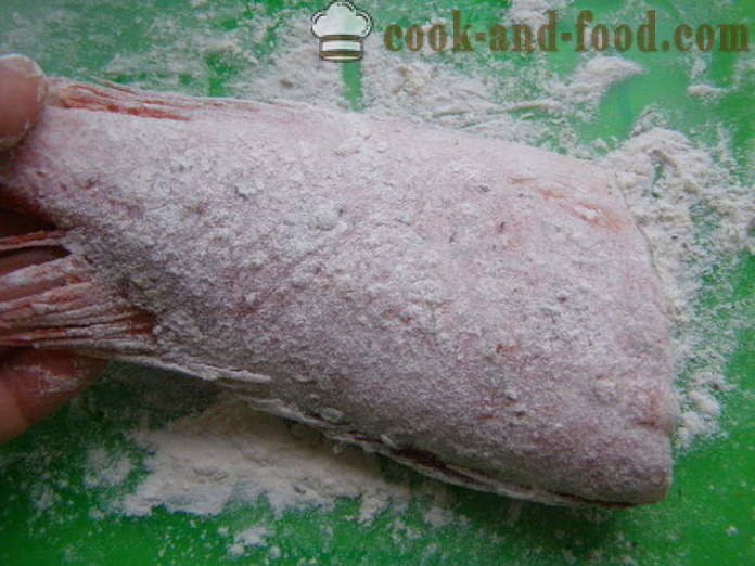 Sea bass purong sa isang pan - kung paano magluto pritong hapunan, isang hakbang-hakbang recipe litrato