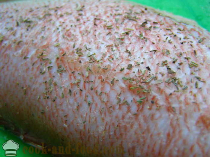 Sea bass purong sa isang pan - kung paano magluto pritong hapunan, isang hakbang-hakbang recipe litrato