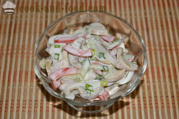 Salad na may pusit, mushroom, cucumber at paminta - kung paano upang maghanda ng isang salad na may pusit at mushroom, isang hakbang-hakbang recipe litrato