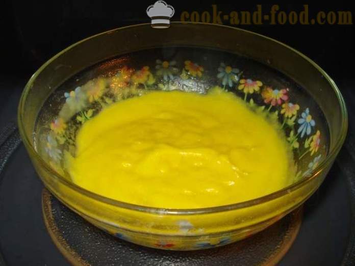 Custard sa microwave - kung paano magluto ng leche flan sa yolks, ang isang hakbang-hakbang recipe litrato